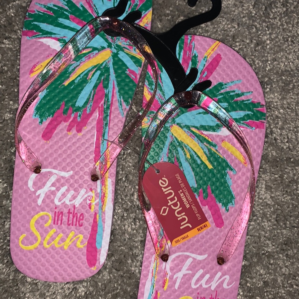 Pink fun in the sun beach flip flops size 5/6